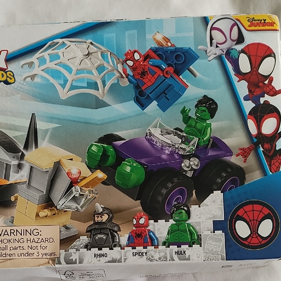 LEGO Spidey Amazing Friends Hulk vs. Rhino Showdown - Picture 5 of 10